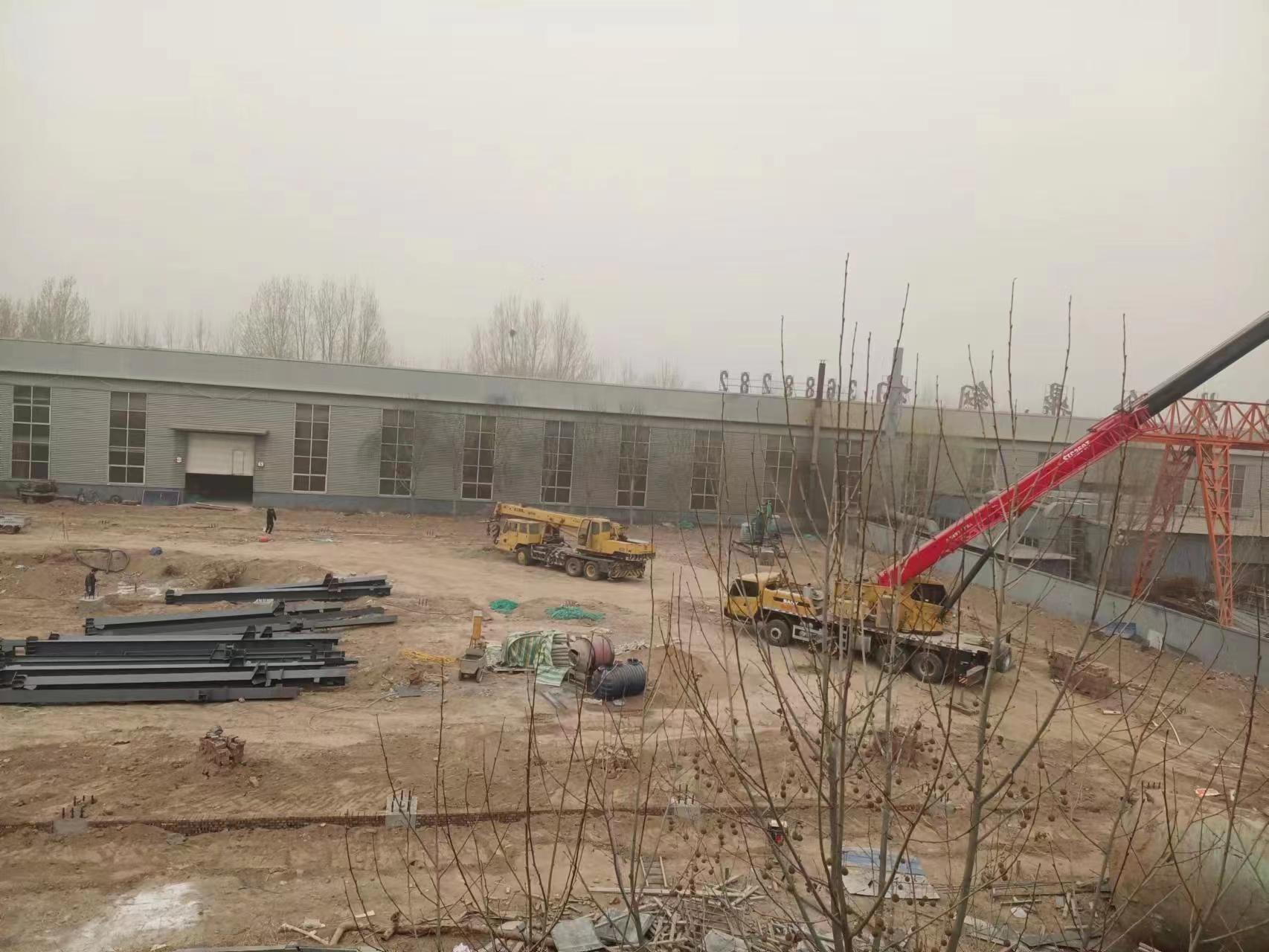 1681026896168846.jpg 鋼柱進(jìn)場(chǎng).jpg